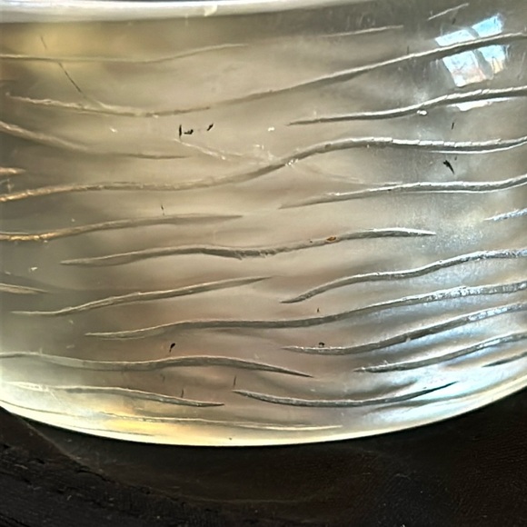 LUCITE BANGLE BRACELET - Picture 5 of 11